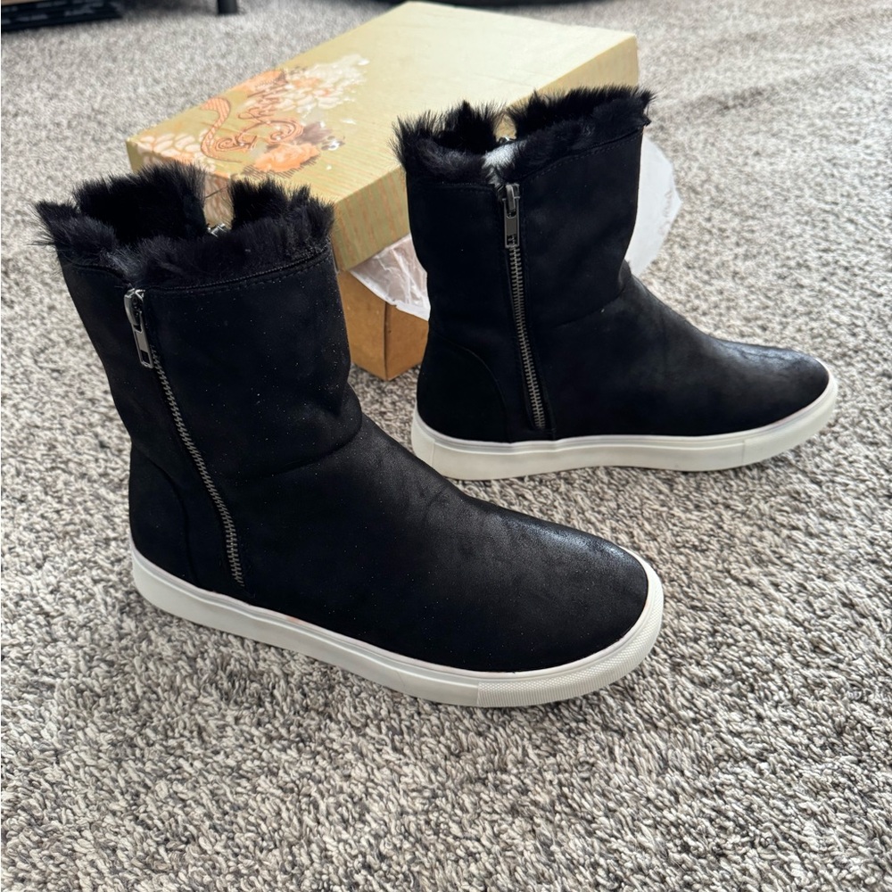 ✨Brand New In Box! Very G Plusher Booties ✨ - Picture 2 of 8